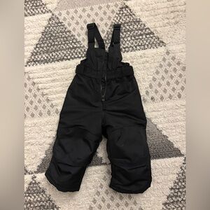 Black Snowbib